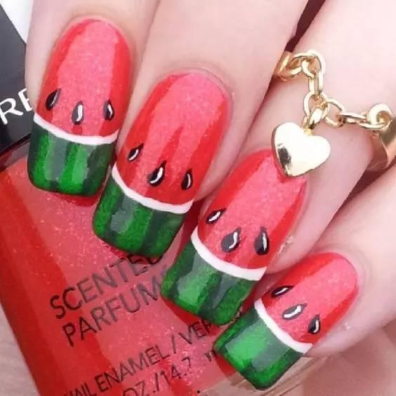 美甲吃瓜,揭秘美甲潮流背后的故事